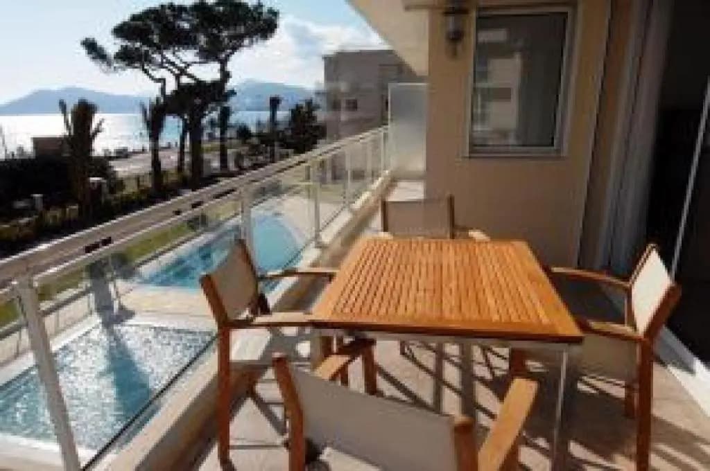 Stunning 2 Bed 2 Bath Apt on the Cannes sea Front has Swimming Pool and is a Secure Modern Building - 464 - Photo 5