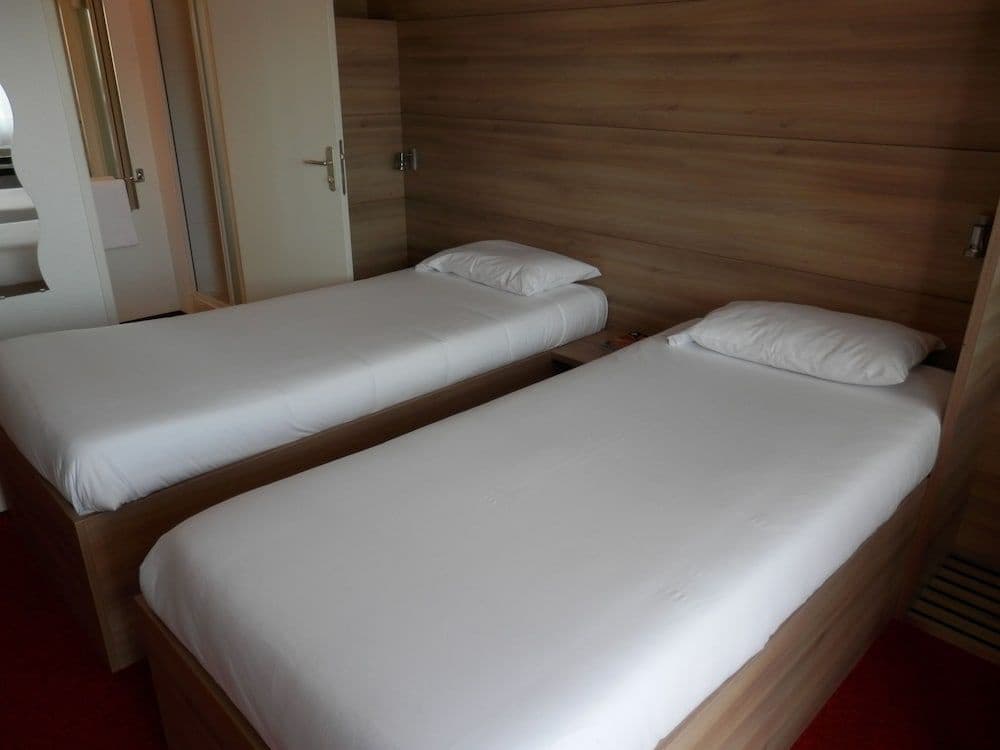 Ever Route 64 Brit Hotel Tarbes Ibos - Miniature 7