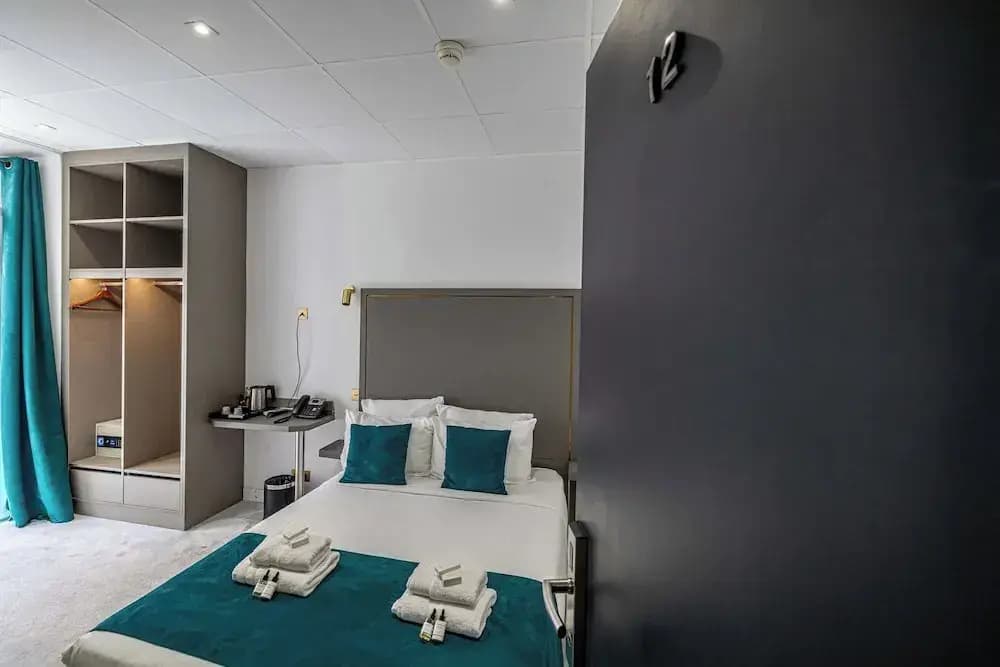Deluxe Bedroom With Balcony in Cannes Palais - Photo 2
