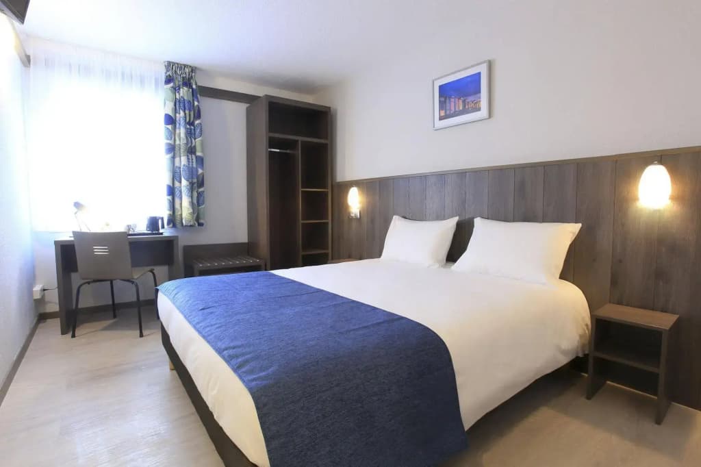 Brit Hotel Calais - Photo 2