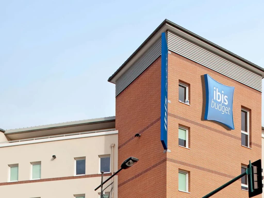 ibis budget Mantes-la-Jolie Sully - Photo 1
