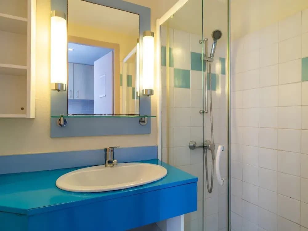Coastal Apartment With Heated Pool - Photo 4