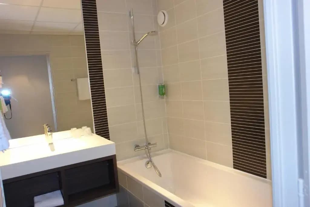 Brit Hotel Vannes-Theix - Miniature 8