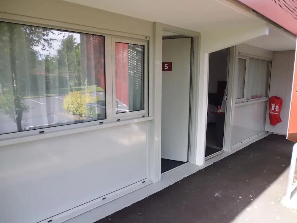 Brit Hotel Mayenne - Miniature 7