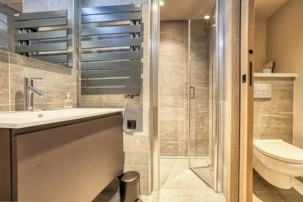 Luxurious 4-room Apartment With Swimming Pool, Gym, spa and Parking - Miniature 8
