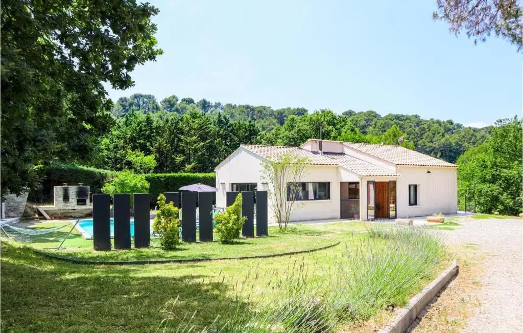 Amazing home in Rognes with 4 Bedrooms, WiFi and Outdoor swimming pool - Miniature 7