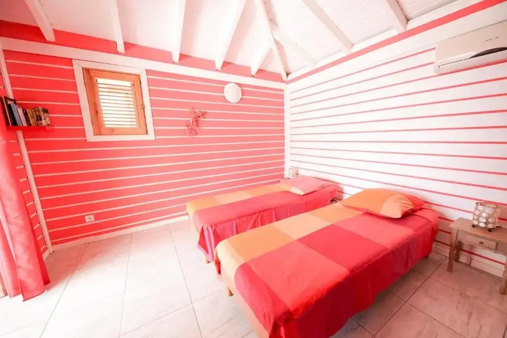 Maison de 2 chambres a Pointe Noire a 150 m de la plage avec vue sur la mer piscine partagee et jardin clos - Photo 1