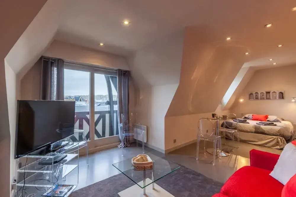 Apartment With Parking on Place de Morny - Photo 1