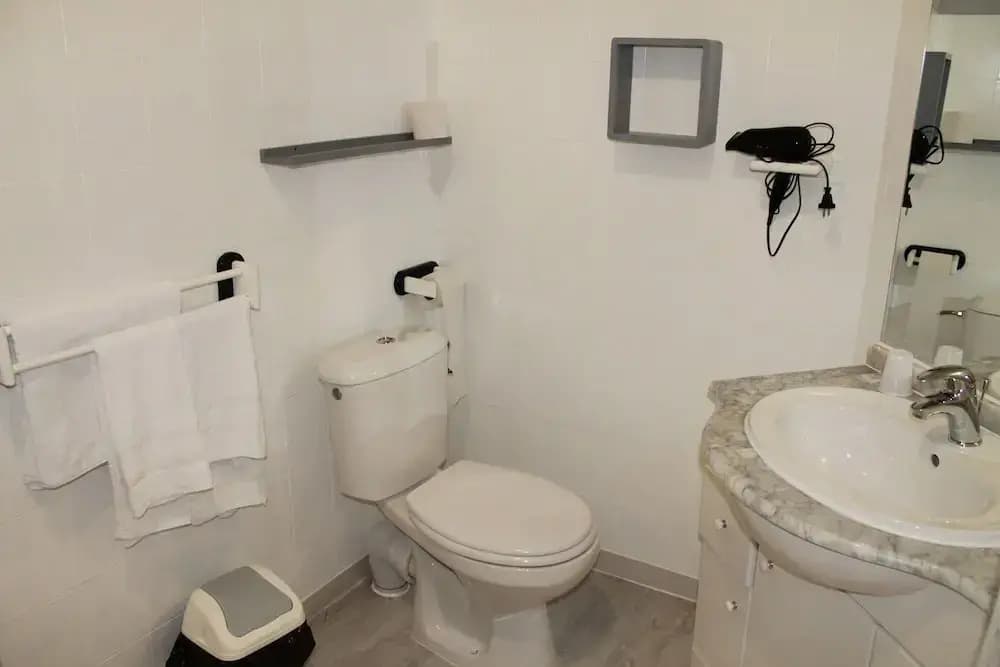Beausejour Hotel - Miniature 7