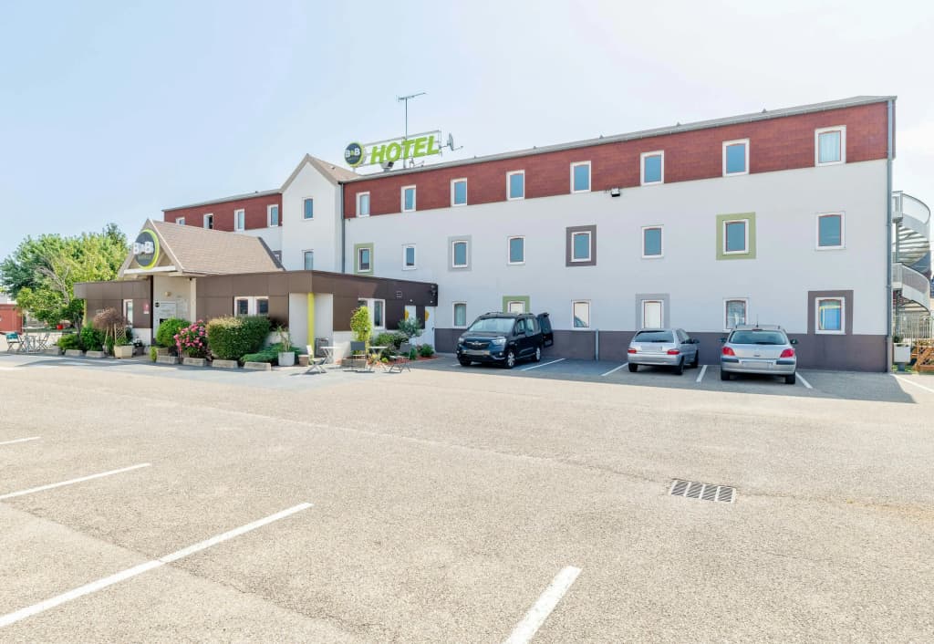 B&B HOTEL LYON St Bonnet Mi-Plaine - Photo 1