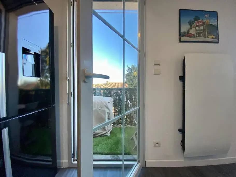 Le 24 février - Lumineux avec balcon et parking gratuit - Miniature 6