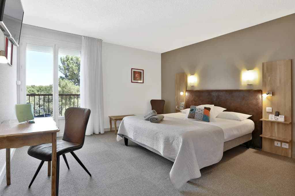 Logis Hotel Le Tropicana - Photo 2