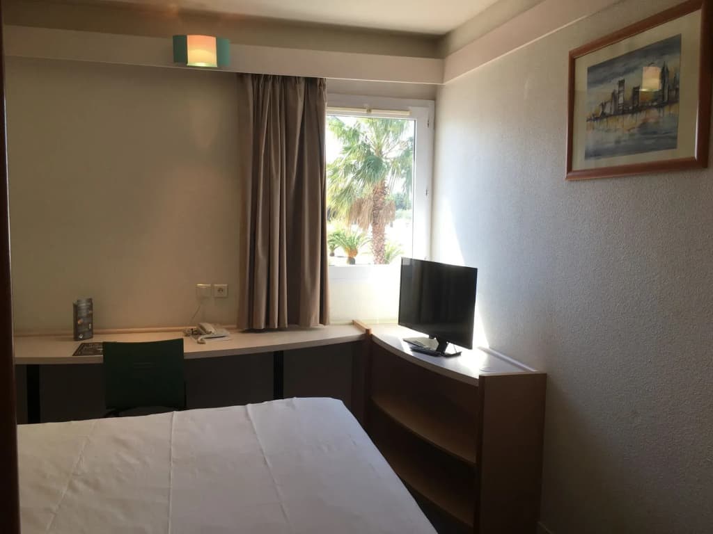 ibis Perpignan Sud Saint Charles - Photo 4