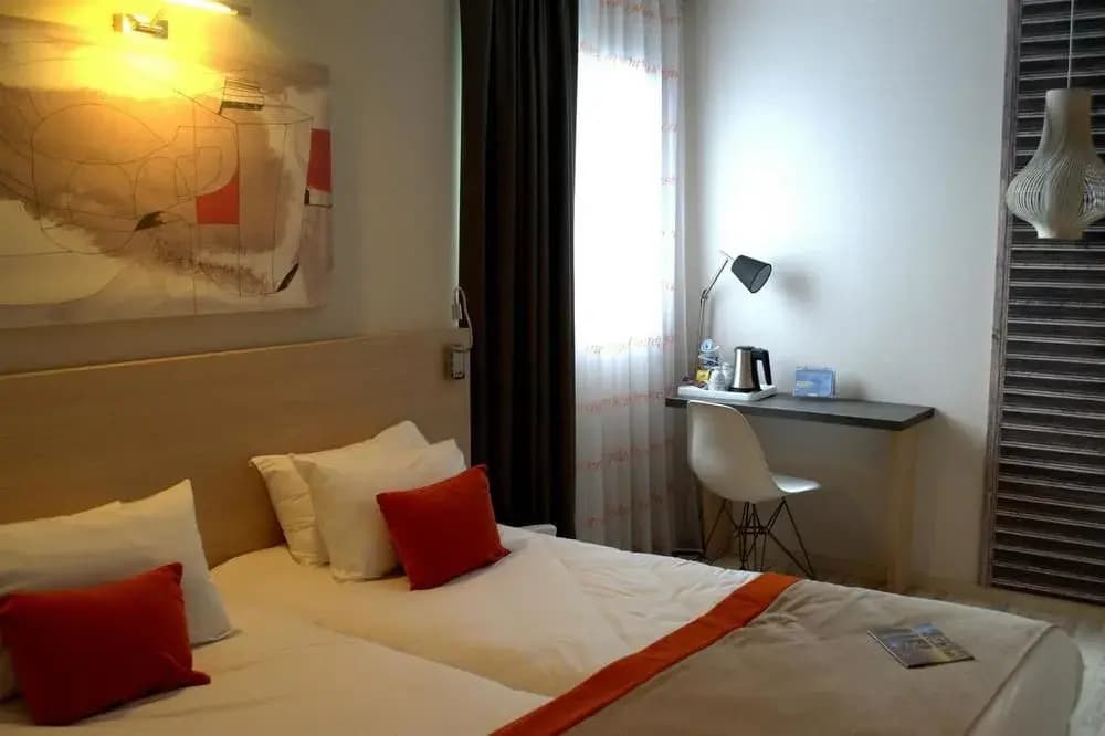 Kyriad Prestige Vannes Centre – Palais Des Arts - Photo 2