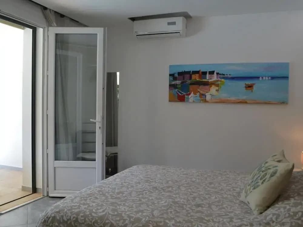 Modern Holiday Home With Private Pool and Garden - Photo 1