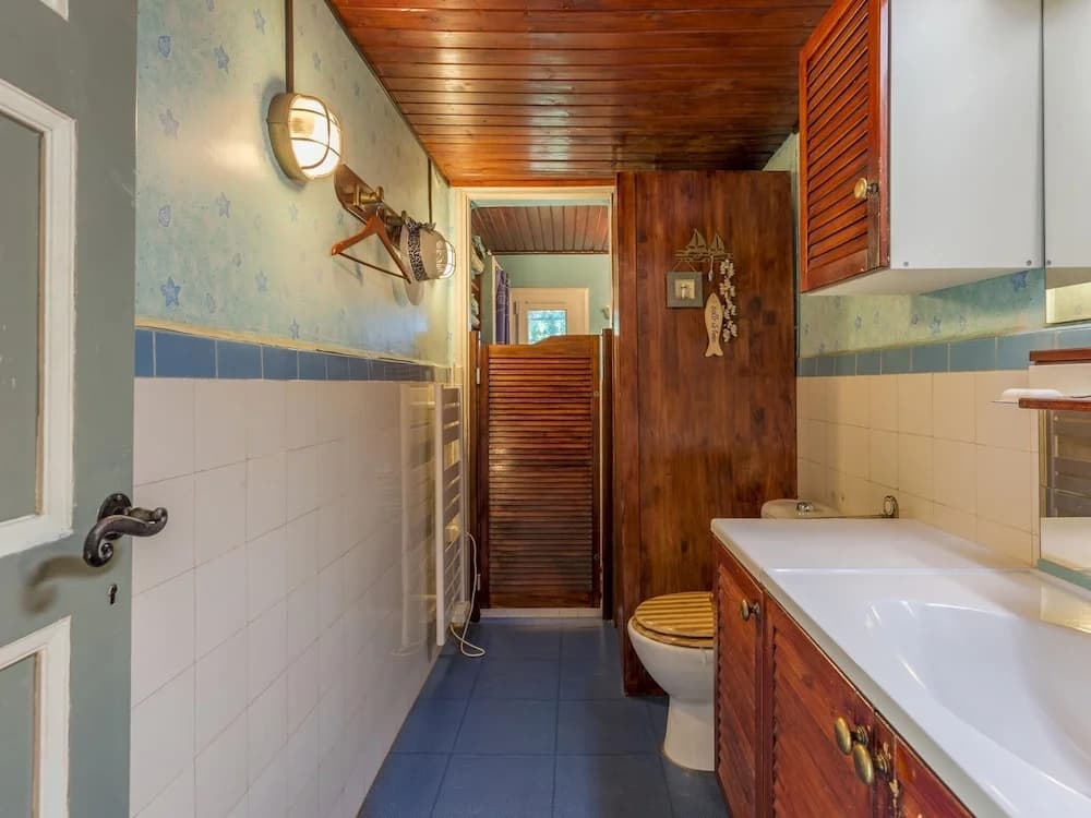 Frejus Villa With Private Pool & Beach - Miniature 8