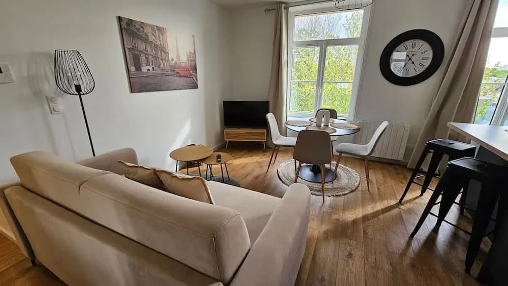 Elegant Apartment in a Luxury Residence - Photo 1