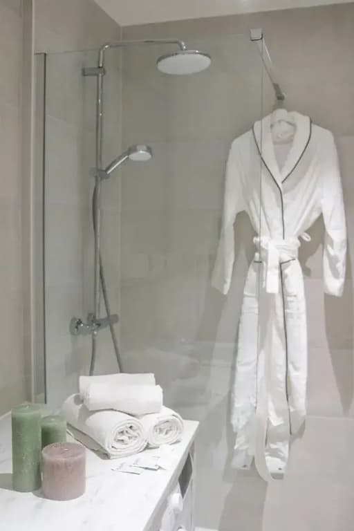 Central Paris 1BR near Montorgueil - Miniature 8