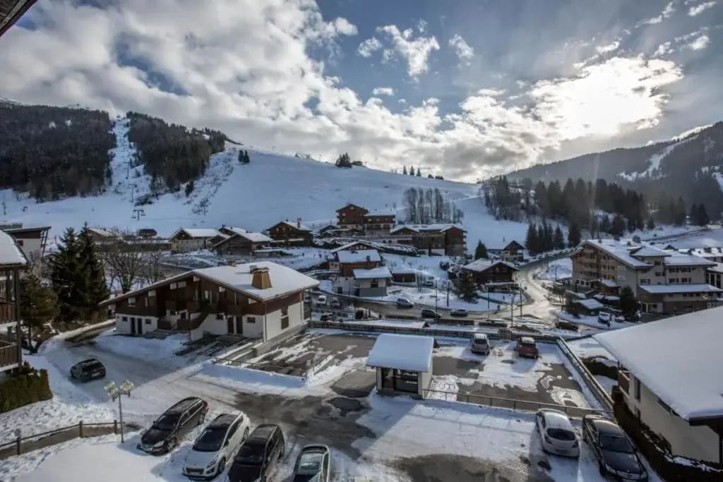 Studio les Granges - Vue montage et village, Centre la Clusaz - AravisTour - Miniature 7