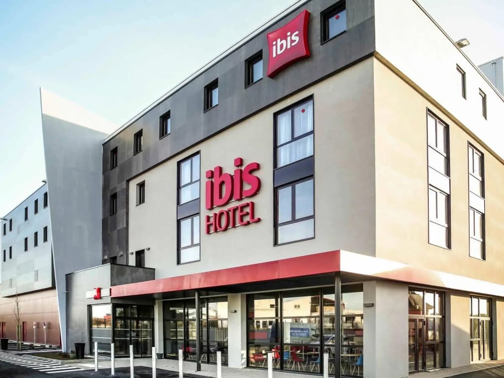 ibis Niort Est Mendes France - Photo 1