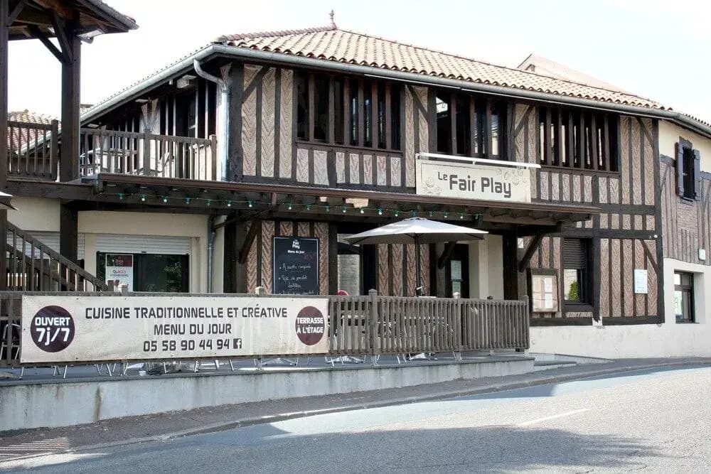 Logis Hôtel Le Fair Play - Photo 1