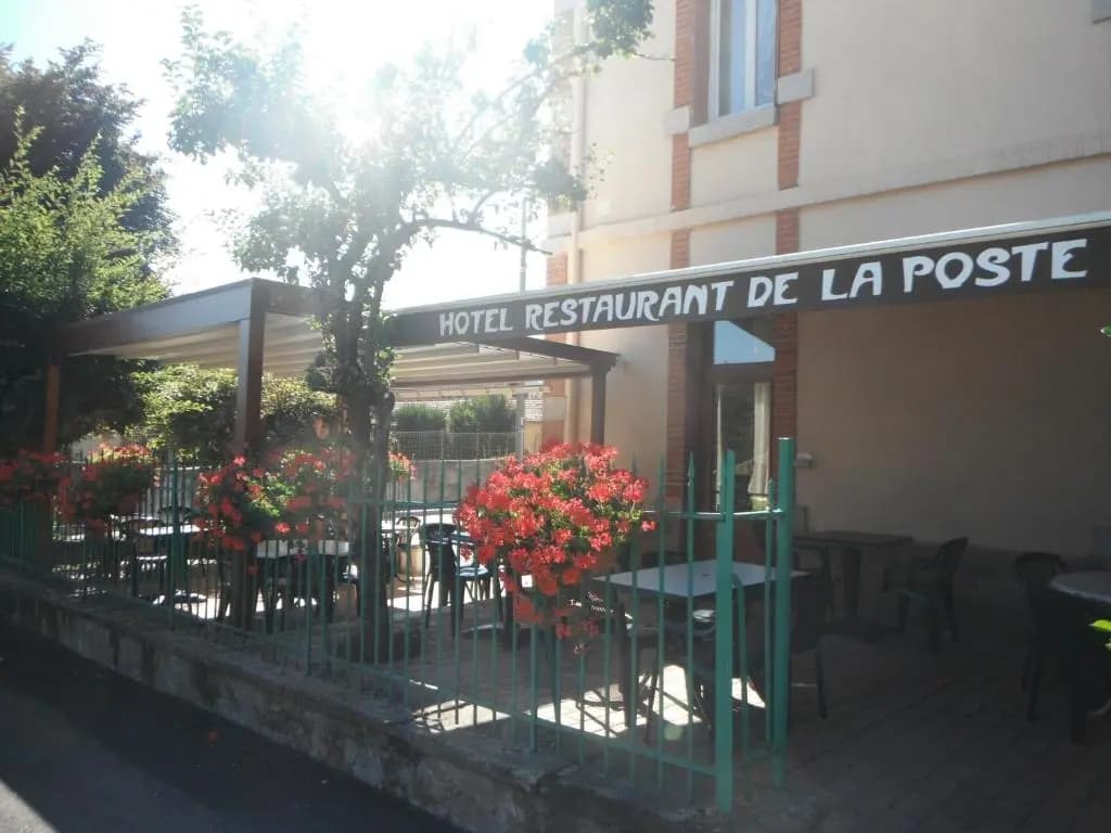 Logis Hôtel Restaurant de la Poste - Photo 1
