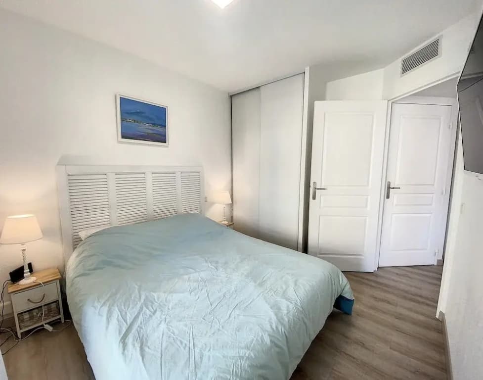 Terrace Apartment Near the Beach - Photo 5
