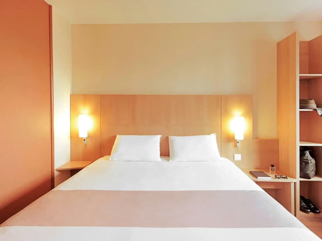 Ibis Grenoble Gare - Photo 2