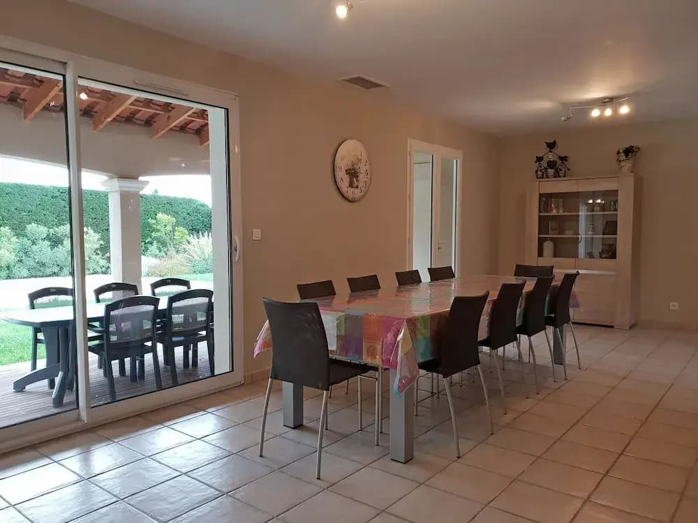 Spacious Villa With Pool - Miniature 7