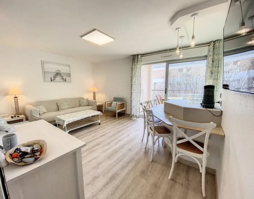 Terrace Apartment Near the Beach - Photo 3