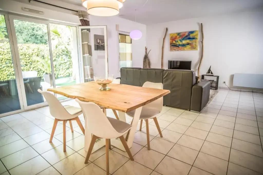 Appartement 90 m2 avec parking terrasse balcons, proche du port et plages - Photo 5