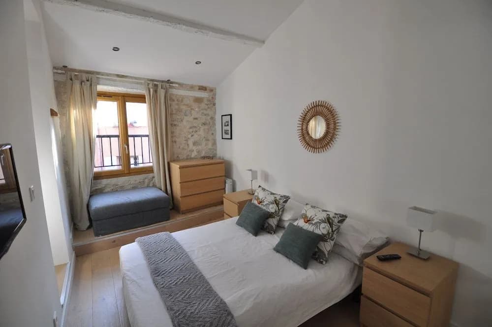 Picasso Apartments - Photo 4