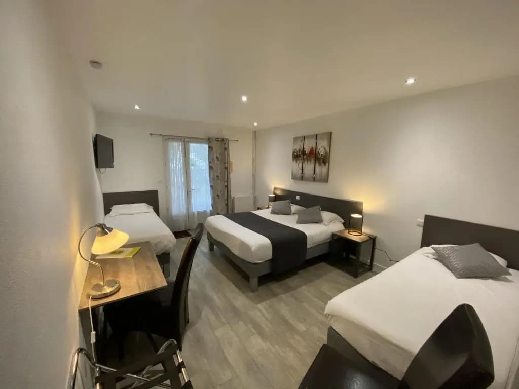 Logis Hôtel l'Oliveraie - Photo 1