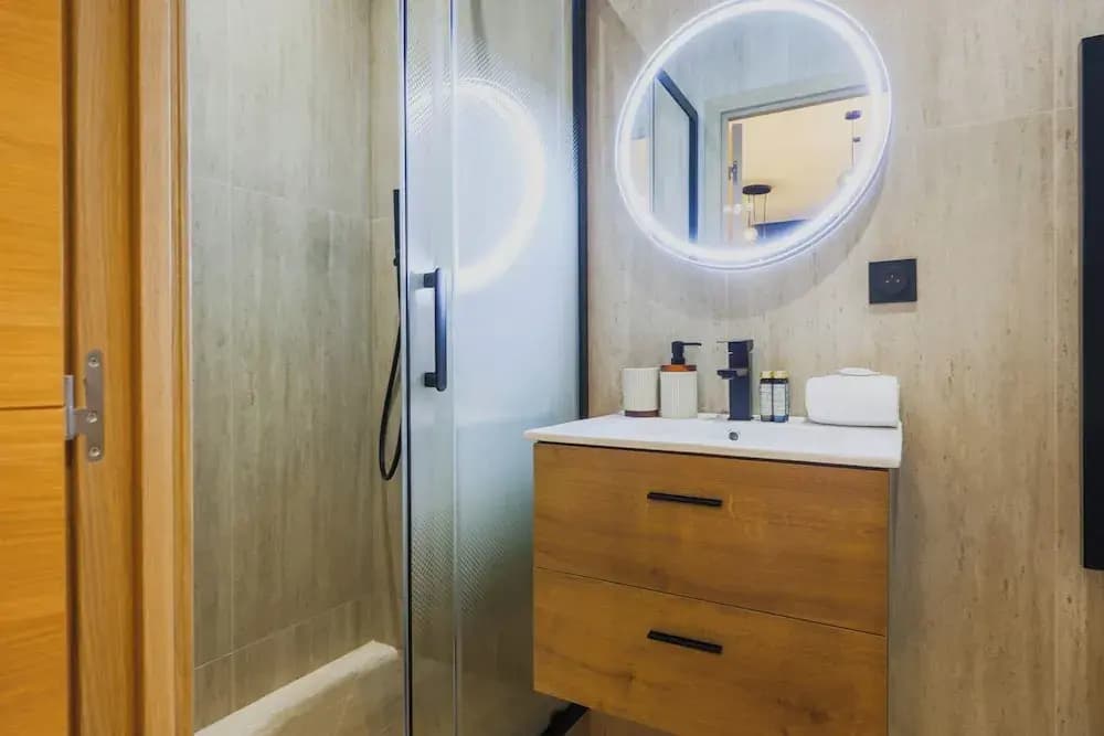 Superb Duplex 1 Bedroom Center of Paris - Miniature 7