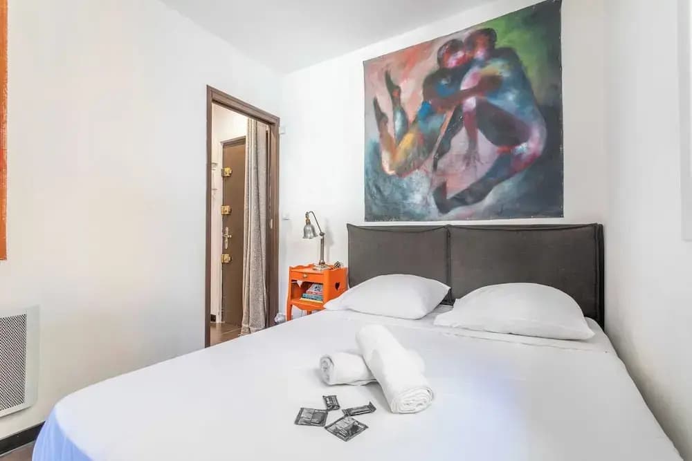 1 Bedroom Apartment in La Plaine - Photo 2