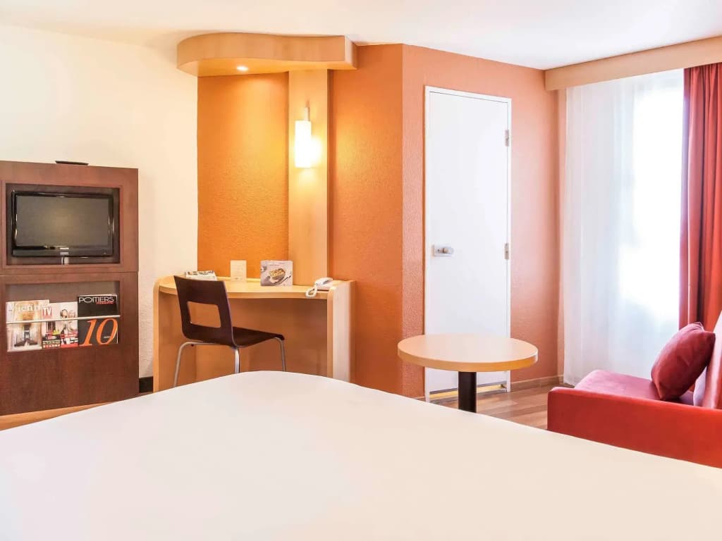 ibis Poitiers Centre - Photo 2