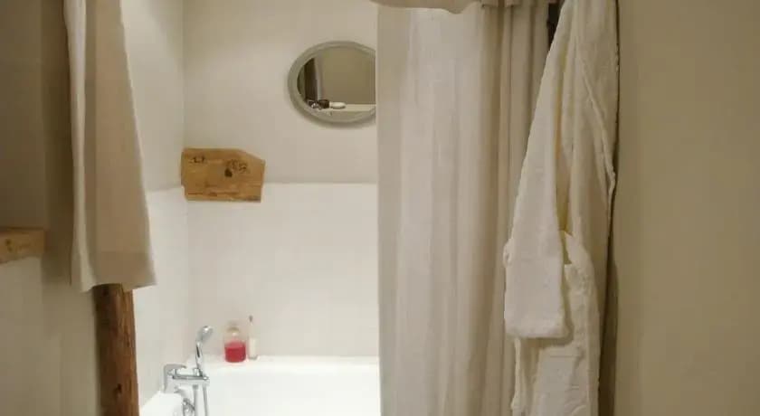 La Chambre d'Hugo - Miniature 7