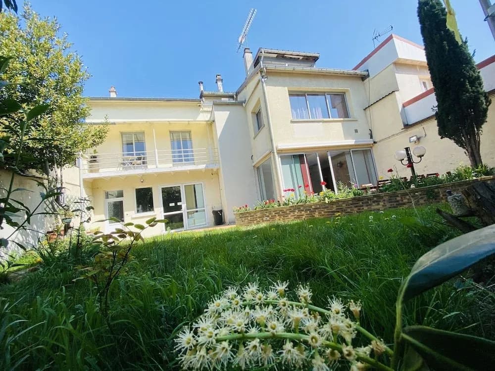 Reims Sherpa Guest House - Photo 1