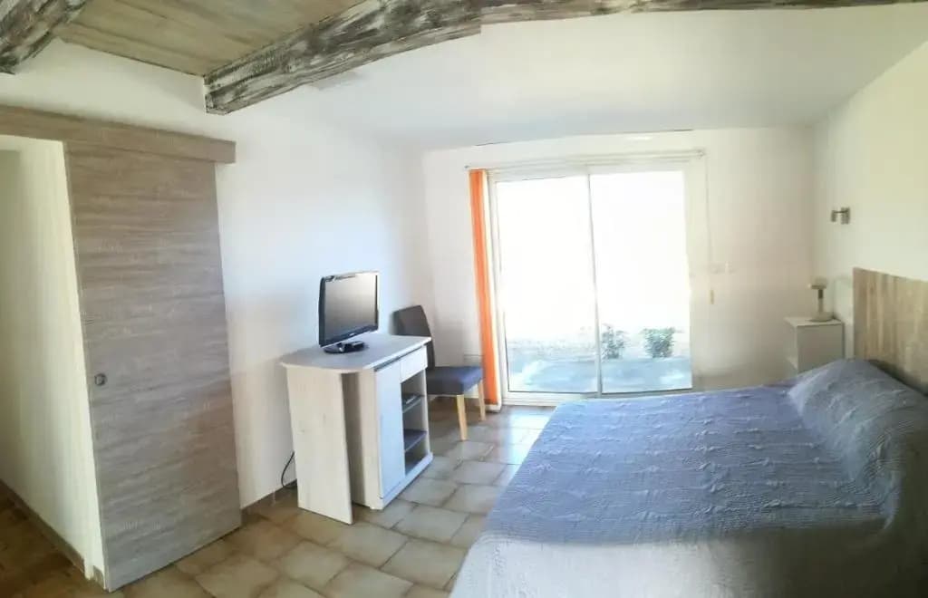 Villa de plein pied 120m2, climatisée, 3 chambres, piscine privée, la campagne aux portes de NARBONNE - Photo 4