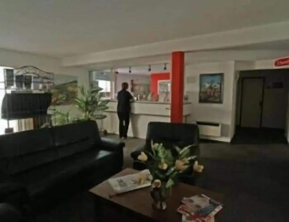 Fasthotel Tarbes - Photo 2