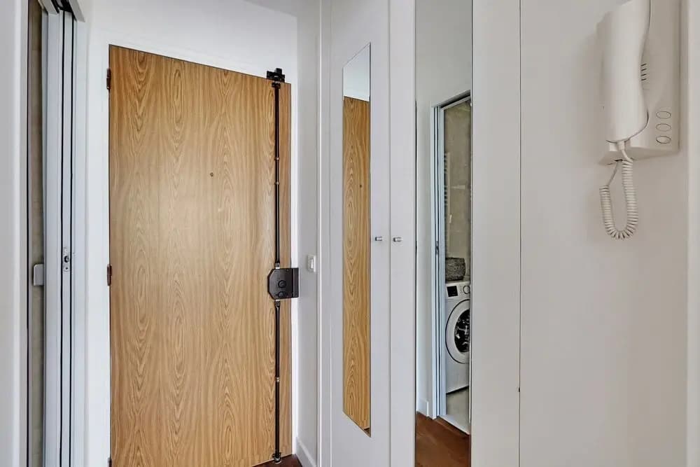 Modern Brunel Classic 1 Bed Apt With Balcony in Paris - Miniature 7