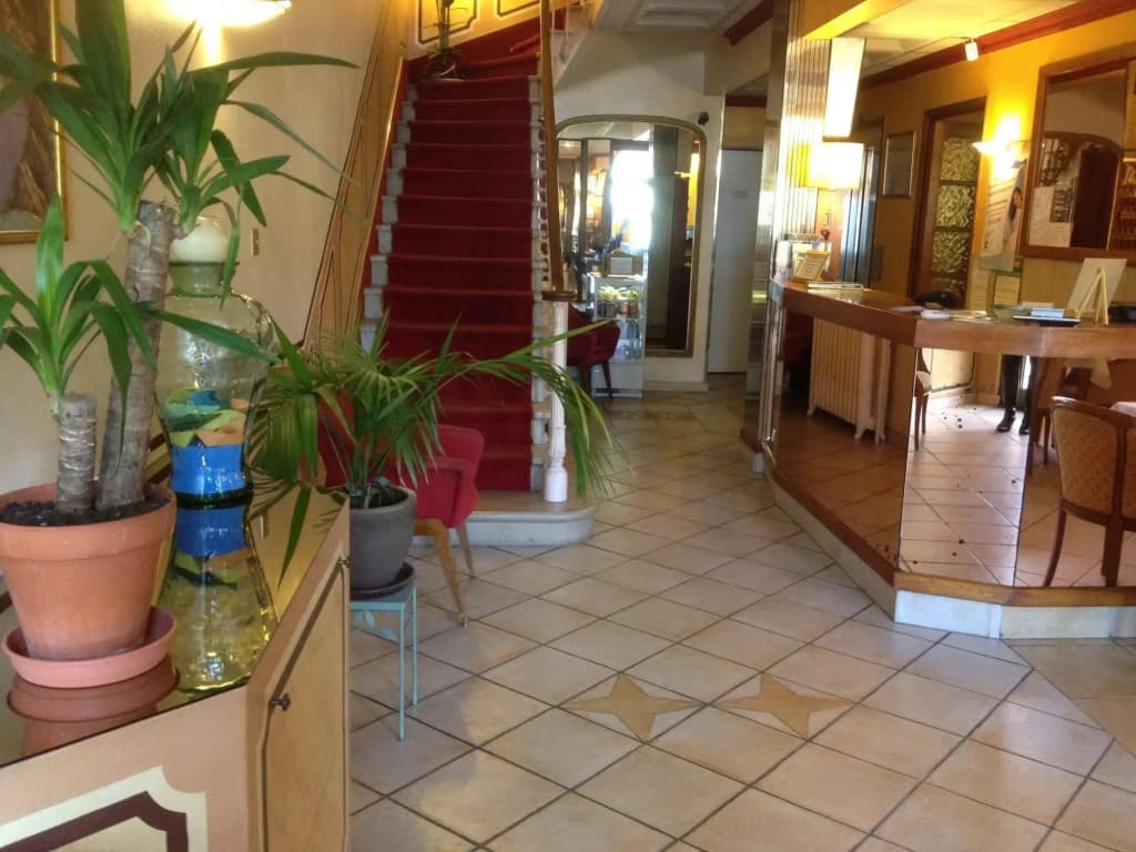 Au Nouvel Hotel - Photo 2