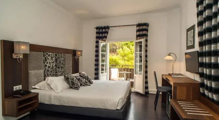 B Lodge Hotel - Photo 3
