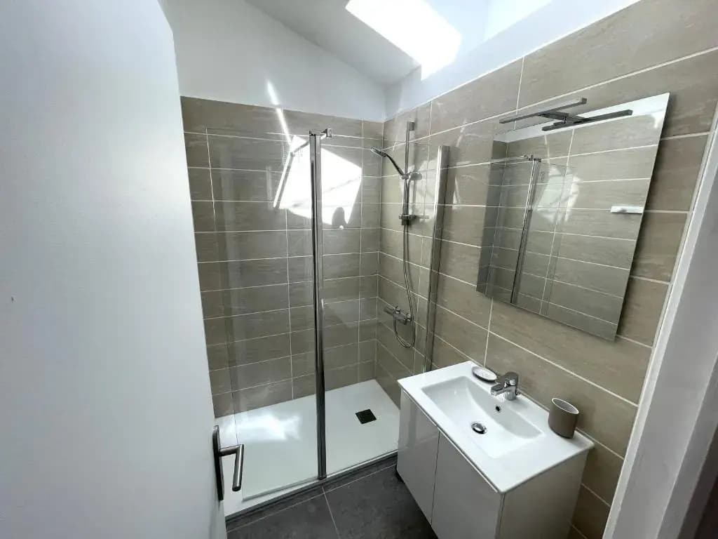 Appartement spacieux 4 chambres, jardin, proche centre-ville - Miniature 8
