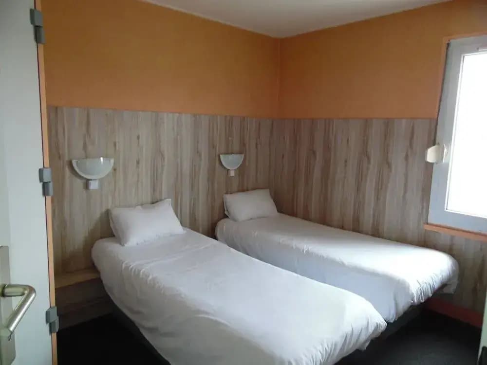 Fasthotel La Roche sur Yon Un FH CONFORT - Photo 3