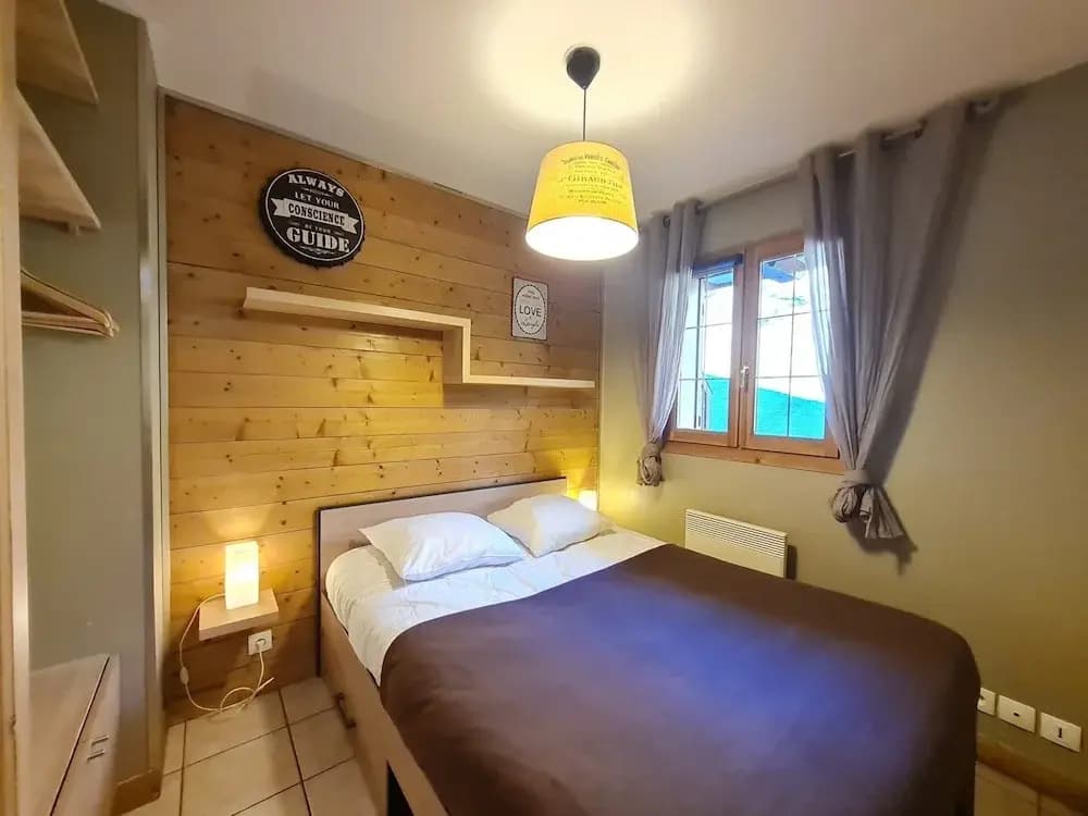 Spacious Apartment With Balcony - Photo 1