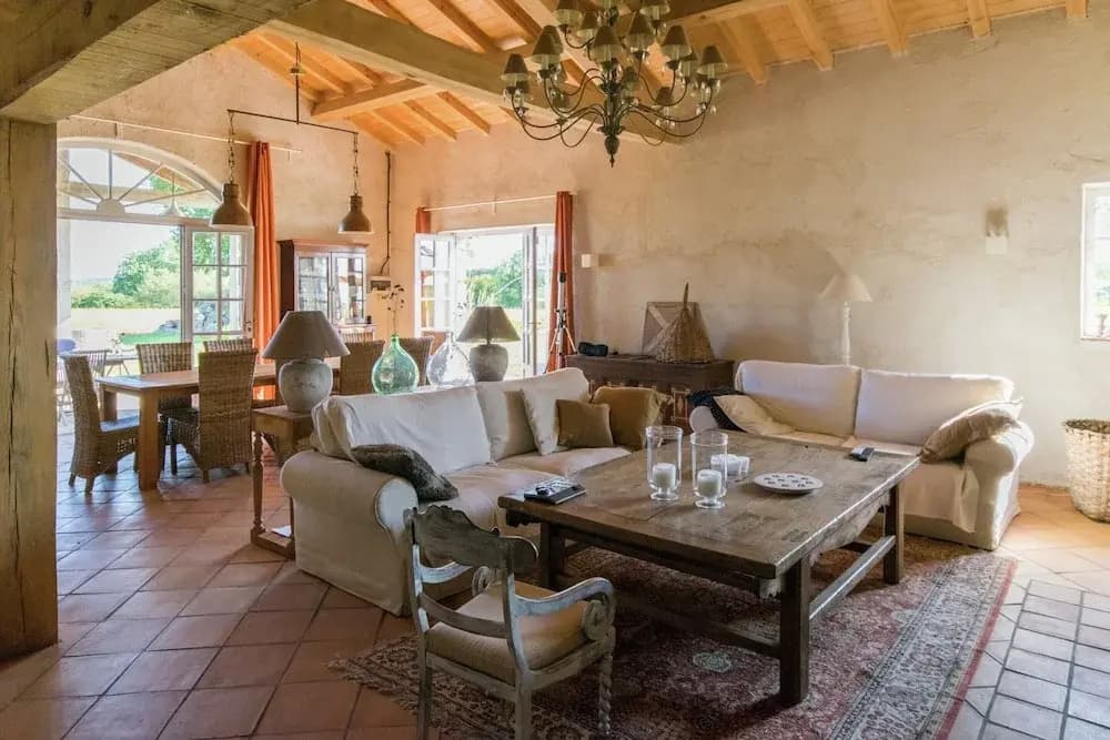 Family Chateau Retreat - Photo 2