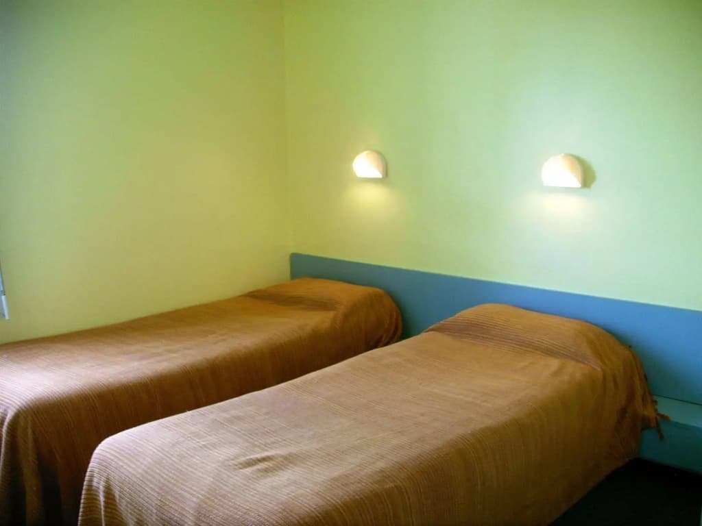 Brit Hotel Essentiel Poitiers – Gare du Futuroscope - Photo 2