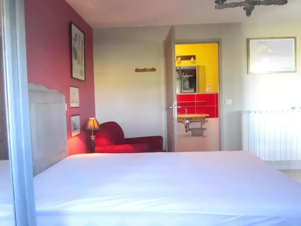 Apartment With one Bedroom in Mortagne-sur-gironde, With Furnished Gar - Photo 2