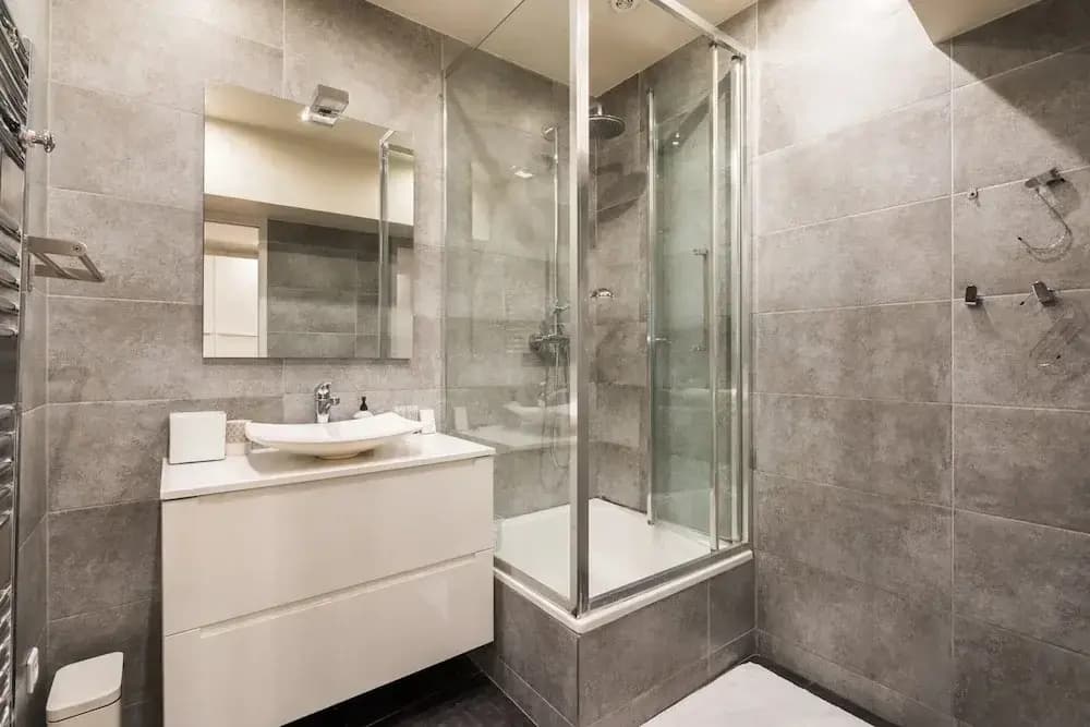 Spacious Apartment With 2 Rooms - Miniature 8